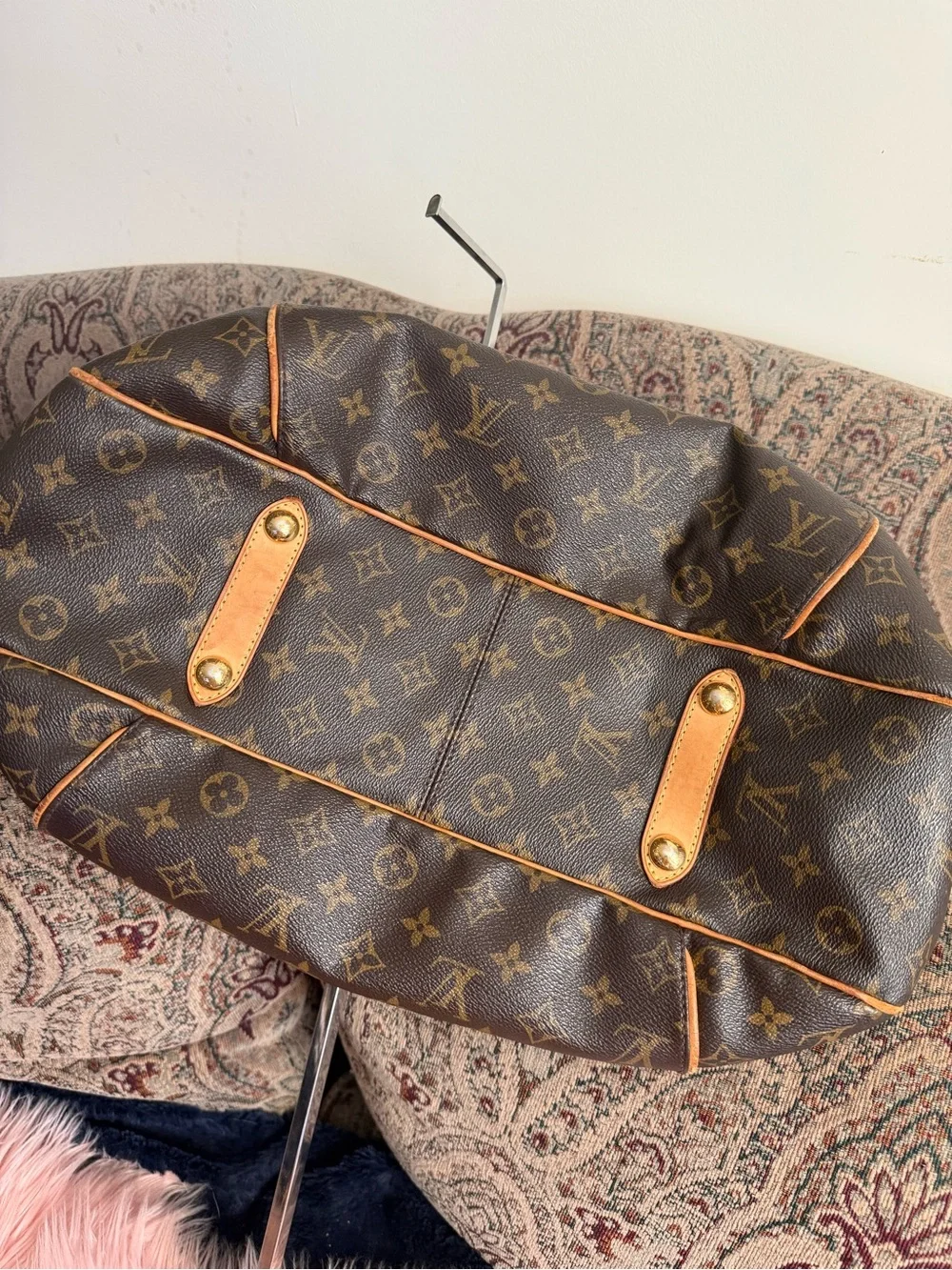 Louis Vuitton AUTHENTIC💯🌹GM Galleria Monogram Canvas Shoulder Bag with Tan Trim
